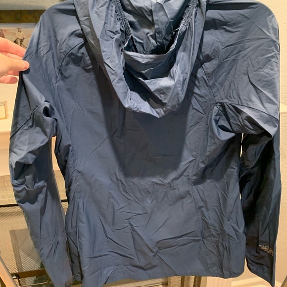 Women’s Lightweight Packable Mountain Hardwear Jacket - Small - Picture 12 of 14